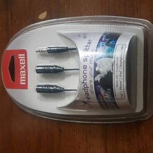 NIB Maxwell Headphone Splitter